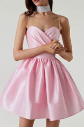 Robe patineuse courte en satin plissé à bretelles spaghetti et décolleté en cœur - Rose